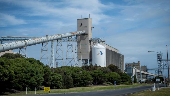 Any deal would give Alcoa more control of the Portland aluminium smelter. Picture: Jake Nowakowski