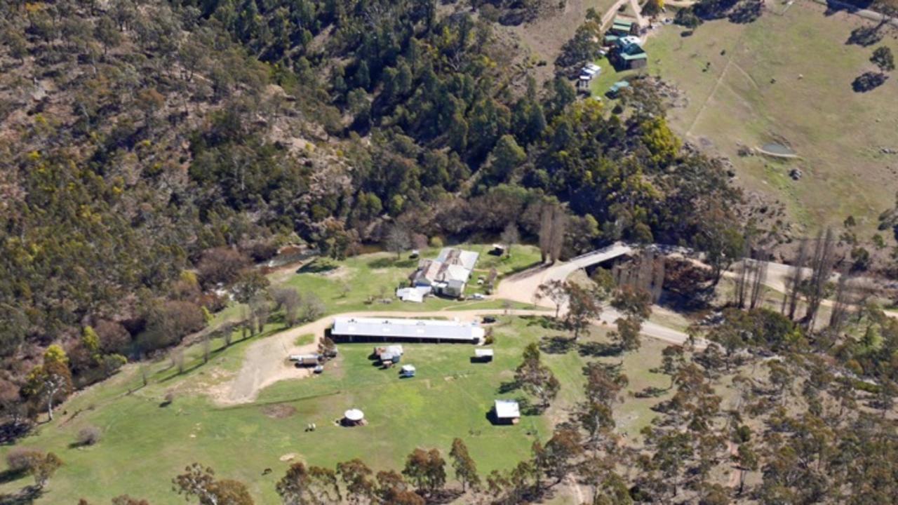 The remote Blue Duck Inn is at the junction of the Cobungra, Bundarra and Mitta Mitta rivers, north of Omeo.