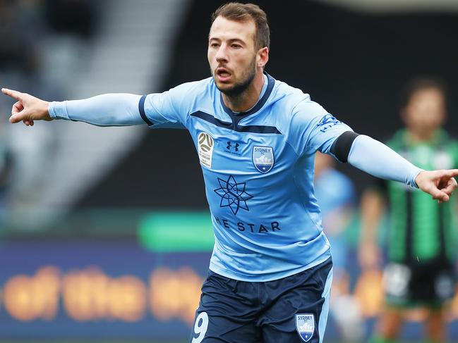 GEELONG, AUSTRALIA - DECEMBER 01: Adam Le Fondre of Sydney FC celebrates after kicking a goal during the round eight A-League match between Western United and Sydney FC at GMHBA Stadium on December 01, 2019 in Geelong, Australia. (Photo by Daniel Pockett/Getty Images)