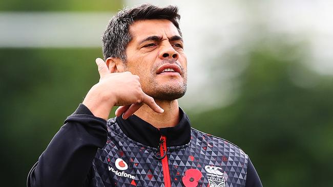 Stephen Kearney looks on during a Warriors training session.