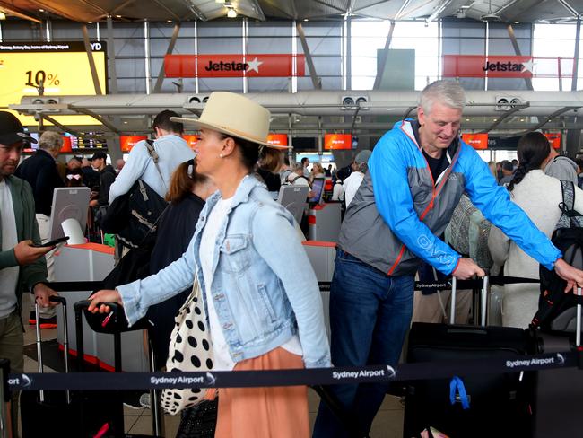 SYDNEY, AUSTRALIA - NewsWire Photos SEPTEMBER 22, 2022: Public Holiday travellers queue and wait at Sydney Domestic Airport. Picture: NCA NewsWire / Nikki Short