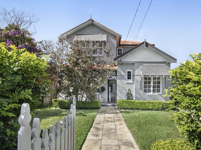 Real Estate: 7 Chiltern Rd, Willoughby