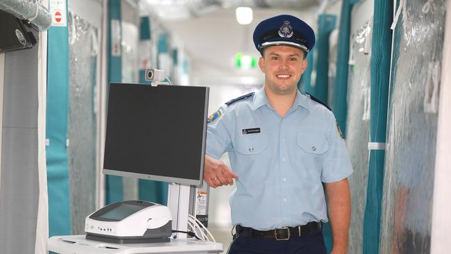 Officer Scott Everinghan inside the COVID 19 ward at the Field Hospital inside Silverwater correctional centre. (AAP IMAGE / Angelo Velardo)