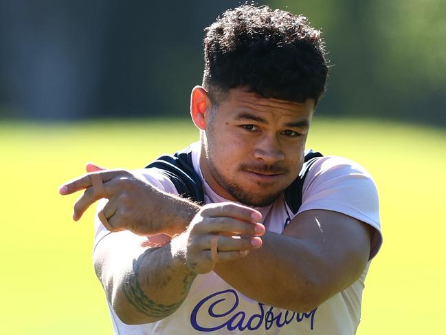 GOLD COAST, AUSTRALIA - JULY 27: Hunter Paisami passes during an Australian Wallabies training session at Royal Pines Resort on July 27, 2022 in Gold Coast, Australia. (Photo by Chris Hyde/Getty Images)