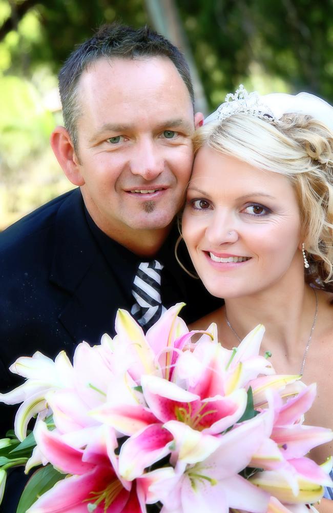 Jason Harper, 34yrs, and Tammy Sharp, 32yrs, married 10/10/09 at Ipswich. Photo: Photos by Dee