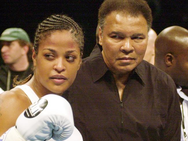 Mayweather v Pacquiao: Laila Ali delivers flawless Floyd takedown after ...