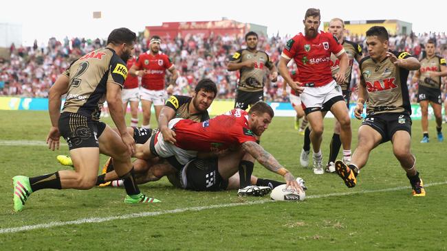 SYDNEY, AUSTRALIA - MARCH 27: Josh Dugan of the Dragons scores try during the round four NRL match between the St George Illawarra Dragons and the Penrith Panthers at WIN Stadium on March 27, 2016 in Sydney, Australia. (Photo by Mark Kolbe/Getty Images)