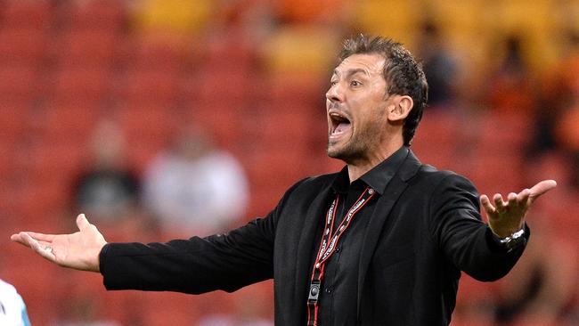 BRISBANE, AUSTRALIA - MARCH 04: Coach Tony Popovic of the Wanderers reacts to the referees decision during the round 22 A-League match between the Brisbane Roar and the Western Sydney Wanderers at Suncorp Stadium on March 4, 2016 in Brisbane, Australia. (Photo by Bradley Kanaris/Getty Images)