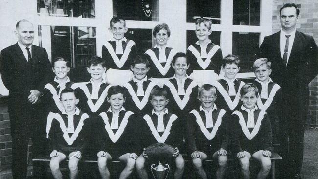 The Cannon Hill PS team photo of 1968, with a very familiar – king-like face – front row, second from right. Coach Ray Himstedt is on the right.