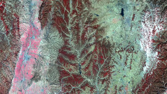 These are some mountains near Changzhi. The white on the right is snow, while the pink on the left is farms.
