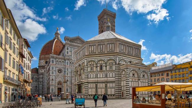 A visit to the Italian region of Tuscany is a must for any italophile and you can’t make a trip to Tuscany without spending a day or two in the picturesque city of Florence. 