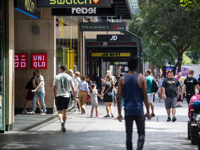 SYDNEY, AUSTRALIA - NewsWire Photos December 13, 2023: General economic and Christmas spending coverage from central Sydney as Treasurer Jim Chalmers will hand down the mid-year economic and fiscal outlook for this financial year.Picture: NCA NewsWire / Christian Gilles