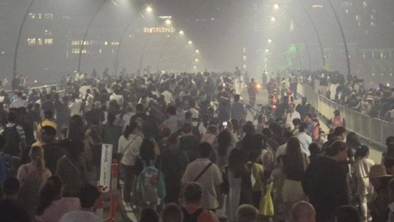 Thousands of people leaving Victoria Bridge after the fireworks display. Photo: supplied via Reddit