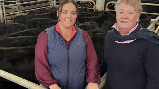 Chantelle and Chris Gorman from AMP Ag at Savernake sold Angus weaner steers to a top of 500c/kg (270kg, $1350) at the Wangaratta feature store cattle sale.