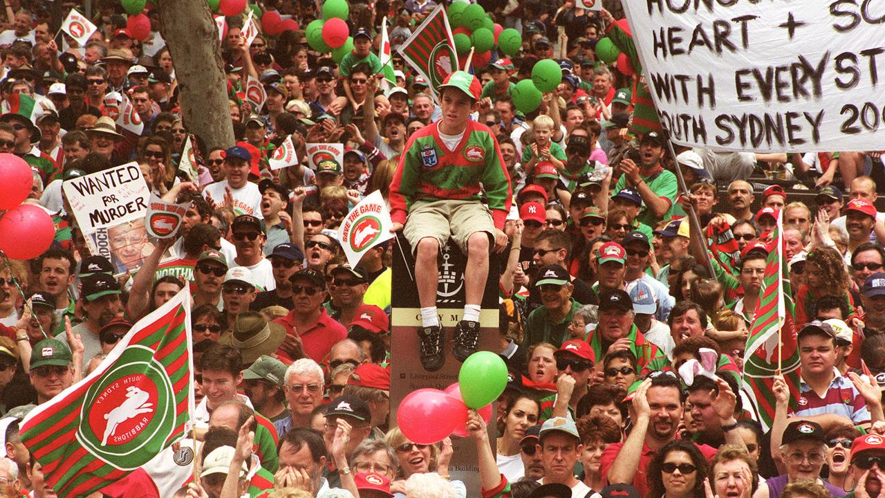 Thousands of protesting Souths fans turned out in support of South Sydney's readmission to NRL competition in 2000. Picture: Mick Tsikas