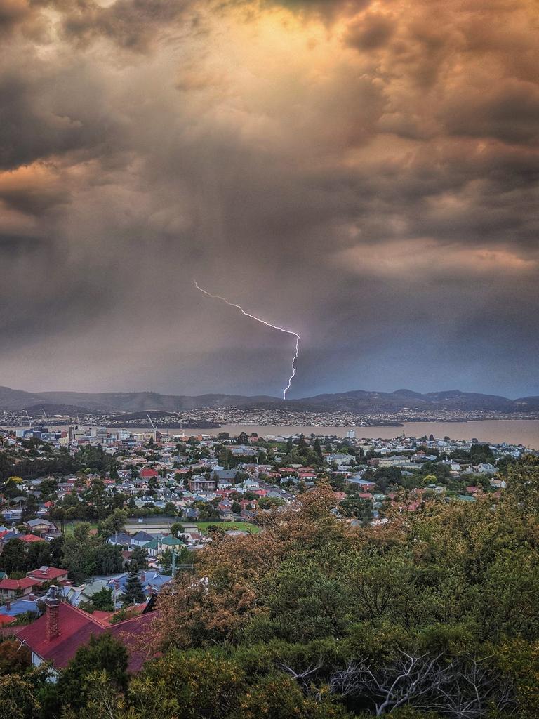 Lightning over Hobart Photographer: Jeremy O'Wheel