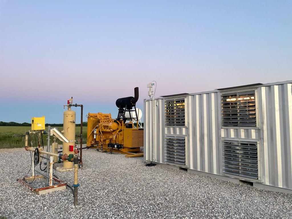 A natural gas generator powering a bitcoin mining data centre on an oilfield in North Texas. (Photo by Matt Lohstroh / AFP) / RESTRICTED TO EDITORIAL USE – MANDATORY CREDIT "AFP PHOTO