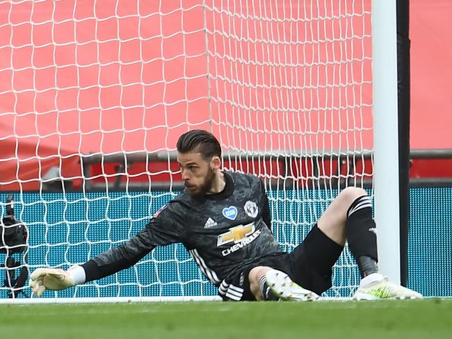 Manchester United's Spanish goalkeeper David de Gea is unable to prevent a shot from Chelsea's French striker Olivier Giroud beating him to give Chelsea the lead during the English FA Cup semi-final football match between Manchester United and Chelsea at Wembley Stadium in London, on July 19, 2020. (Photo by Andy Rain / POOL / AFP) / NOT FOR MARKETING OR ADVERTISING USE / RESTRICTED TO EDITORIAL USE