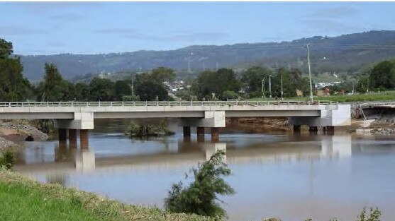 The John Muntz Bridge at the Coomera River – the bridge failed on its northern side during the 2017 flood.