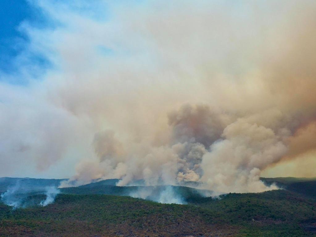 Fraser Island bushfire review ordered as residents prepare to flee ...