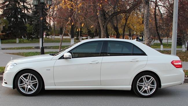 A white E350 Mercedes similar to the car that Raphael Joseph travelled to Auburn in on the night of his disappearance.