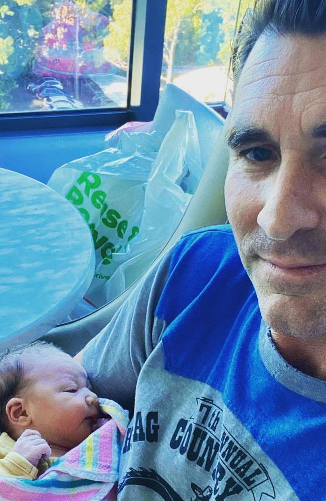 Pete Murray with his daughter. Picture: Instagram