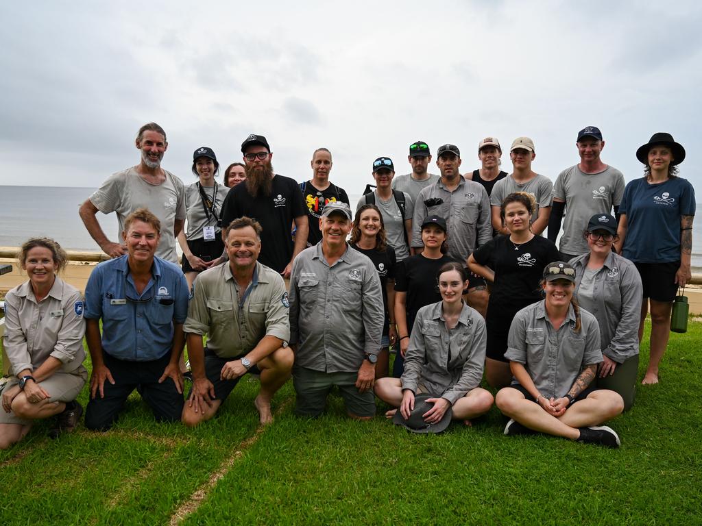 Sea Shepherd volunteers including Grahame Lloyd (centre) with Queensland Parks and Wildlife staff cleaning up Moreton Island.