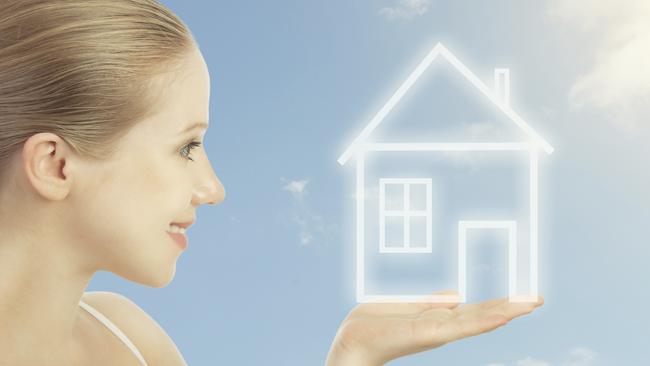 Home loan customers should hold off fixing their home loans as another rate cut is expected, experts suggest.