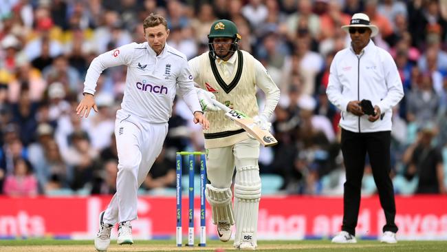 Joe Root and Usman Khawaja clash during day four of the 5th test match.