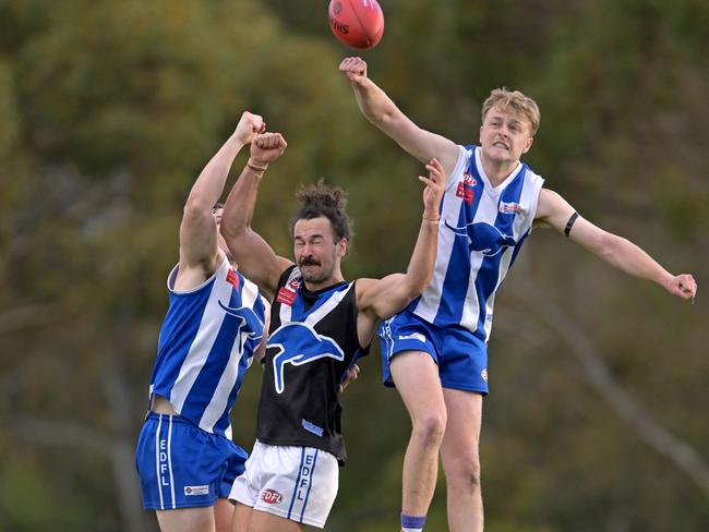 EDFL: Sunbury Kangaroo Mitchell Kook sandwiched between two Oak Park defenders. Picture: Andy Brownbill