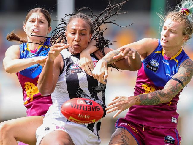 BRISBANE, AUSTRALIA - MARCH 27: Sabrina Frederick of the Magpies and Phoebe Monahan of the Lions compete for the ball during the 2022 AFLW Qualifying Final A match between the Brisbane Lions and the Collingwood Magpies at The Gabba on March 27, 2022 in Brisbane, Australia. (Photo by Russell Freeman/AFL Photos via Getty Images)