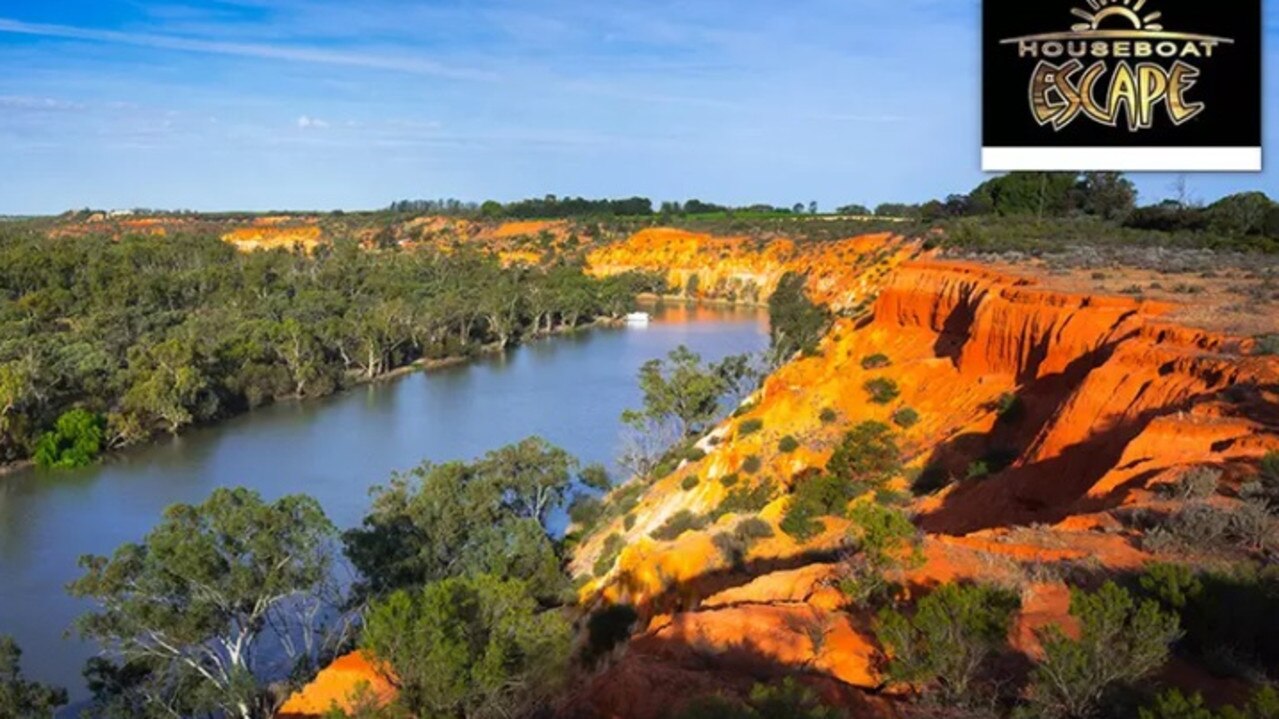 Immerse yourself in the beauty of the Murray River.