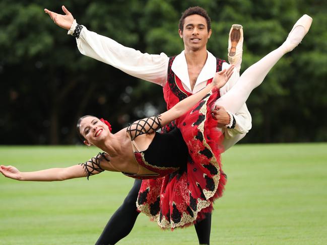 Queensland Ballet Dancers Yanela Pinera and Patrico Reve at Riverstage. Photo Lachie Millard