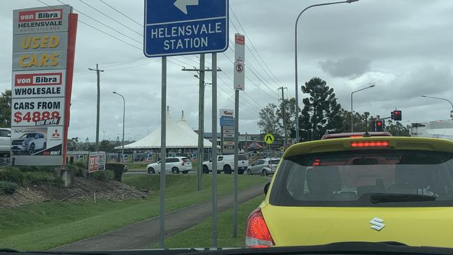 Pictures from the Covid-19 testing queue at Helensvale.