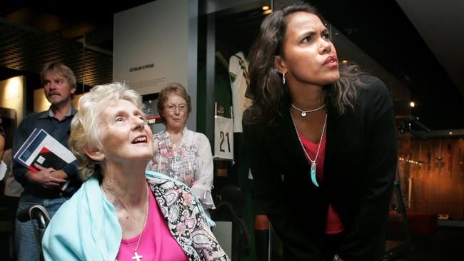 Betty Cuthbert and Cathy Freeman at the opening of the National Sports Museum at the MCG in 2008.