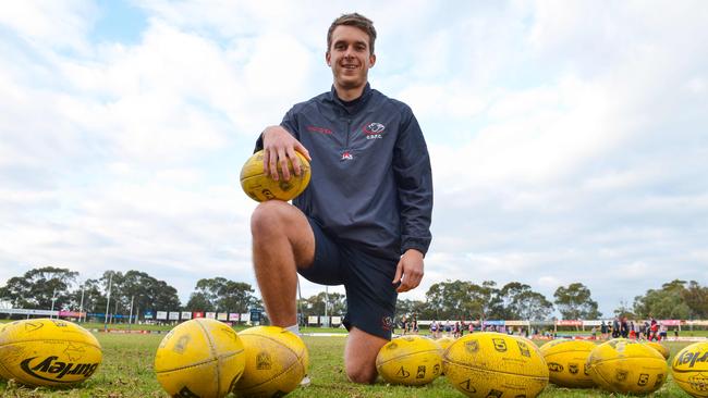 Star VFL midfielder makes unexpected homecoming