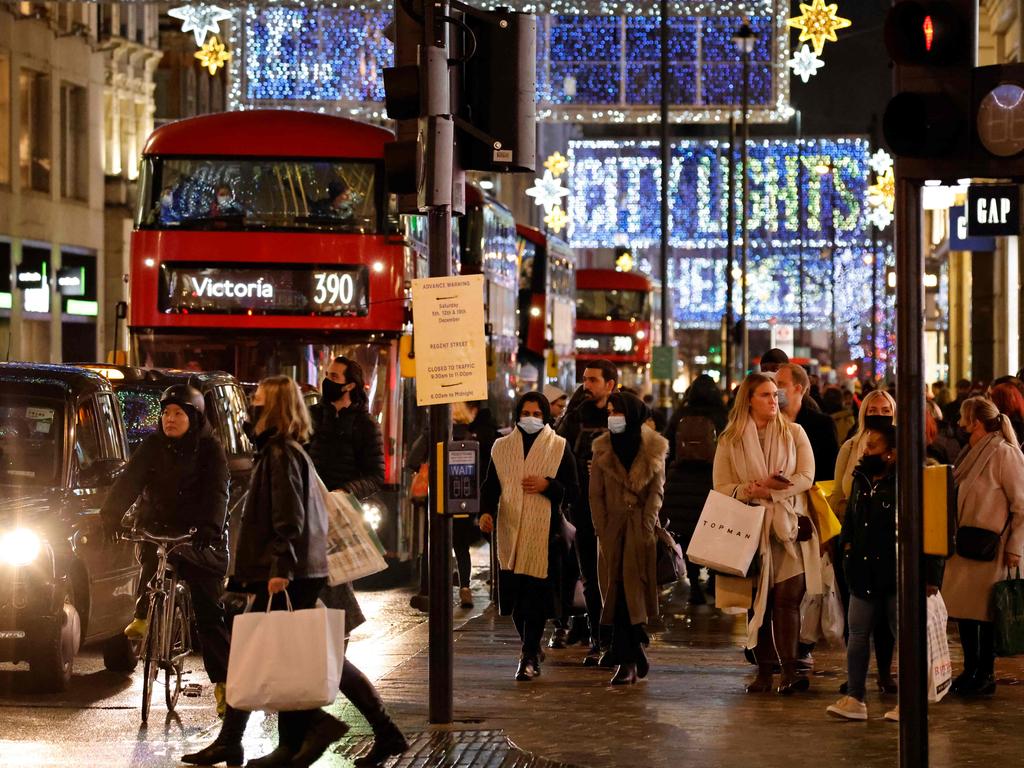 London shoppers in the lead-up to Christmas 2020. Picture: Tolga Akmen/AFP