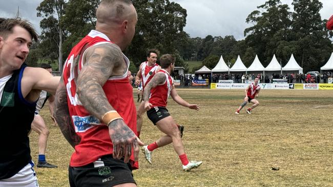 Luke Potts in action for Healesville.