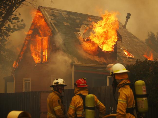 SUNDAY TELEGRAPH - 21/12/19Balmoral burns in south western Sydney as bushfires destroy homes in the area. Picture: Sam Ruttyn