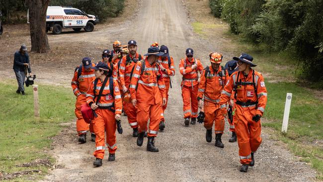 SES personnel search for clues in a forest near Samantha Murphy’s house in Ballarat. Picture: NCA NewsWire / Diego Fedele