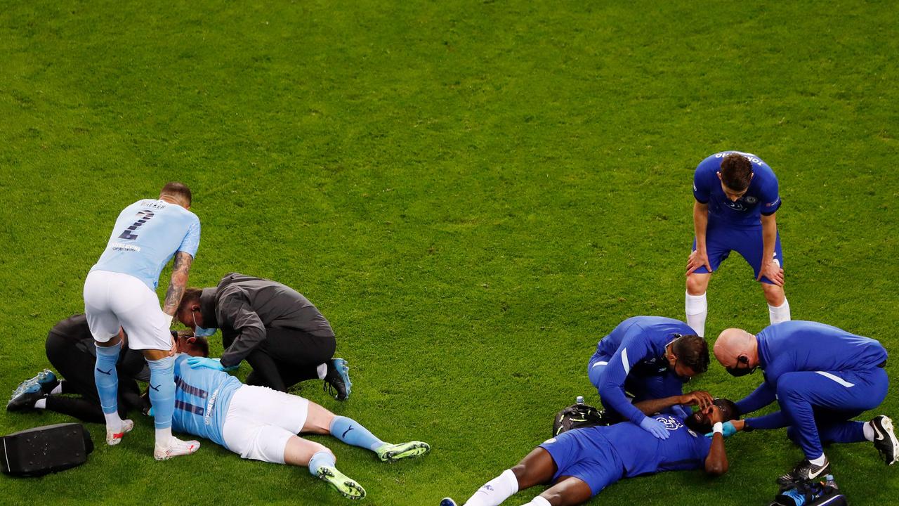 Antonio Rudiger and Kevin De Bruyne receive treatment after a collision. (Photo by SUSANA VERA / POOL / AFP)