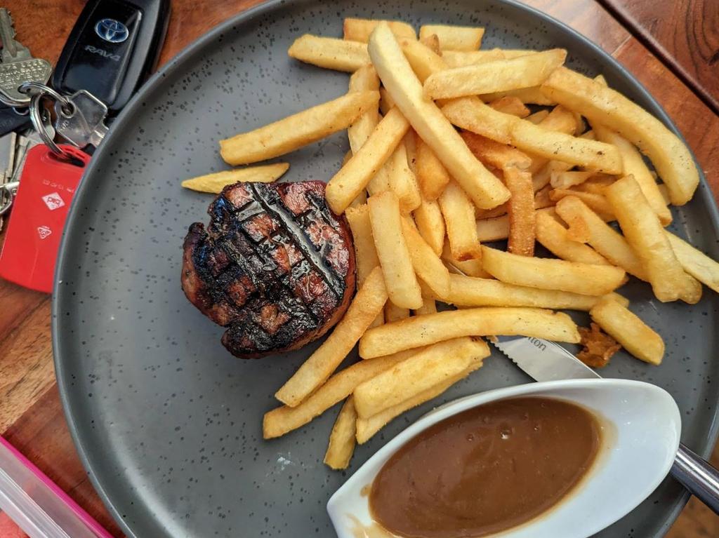 adelaide-man-asks-if-others-would-complain-about-38-pub-steak-meal