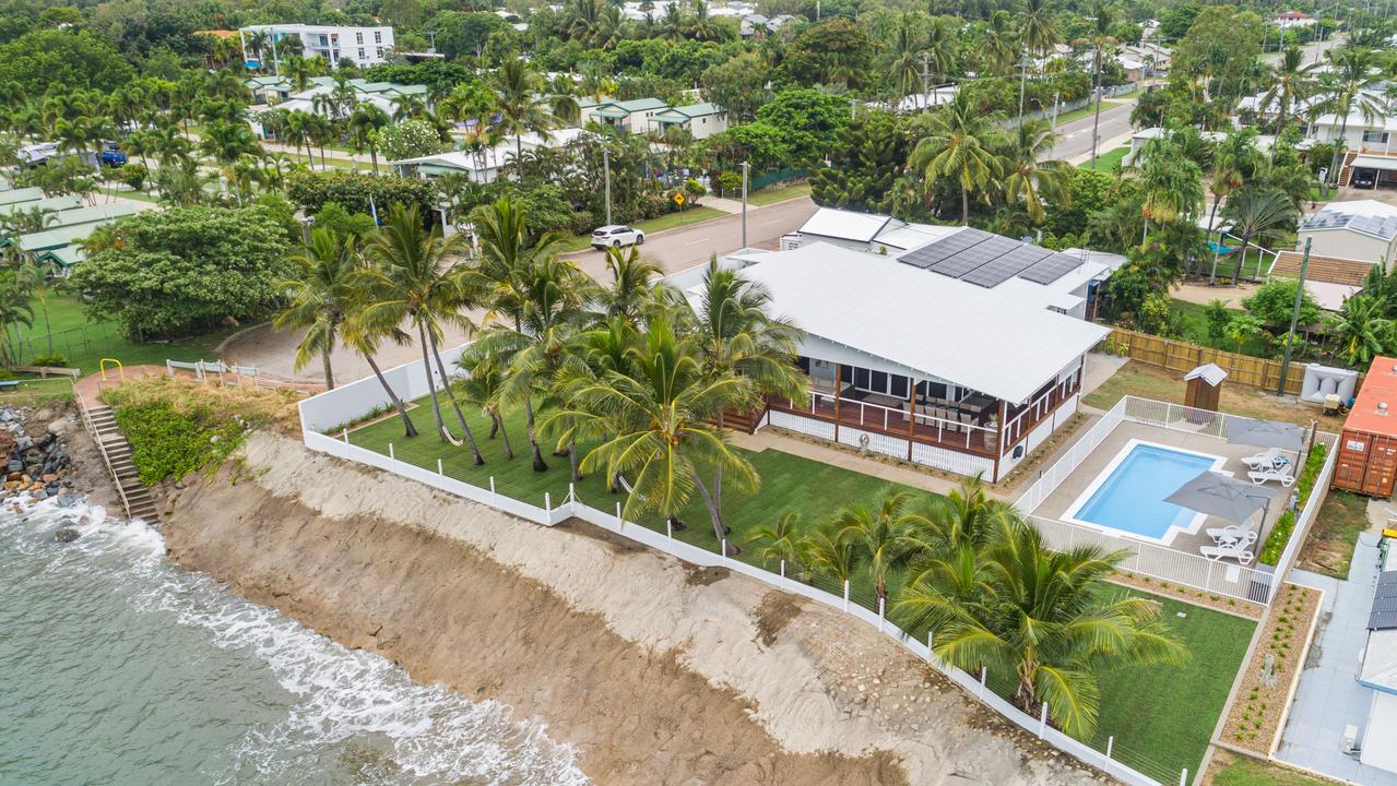 Lowcock Builders scooped the BUSSQ Building Super President’s Award for Queens Bay Home at the Master Builders Mackay and Whitsunday 2023 Housing and Construction Awards. Picture: Liz Andrews Photography