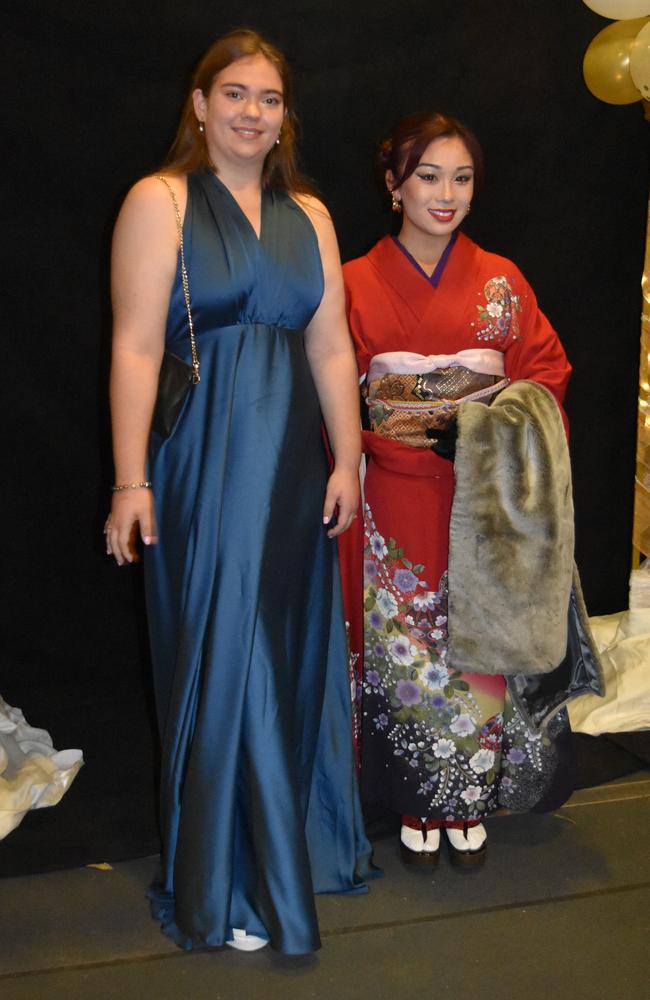 Linley Van and Miu Tazawa at the 2022 Kawana Waters State College formal. Picture: Sam Turner