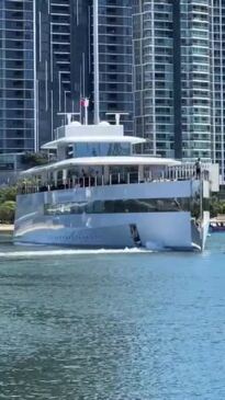 steve jobs yacht in gold coast