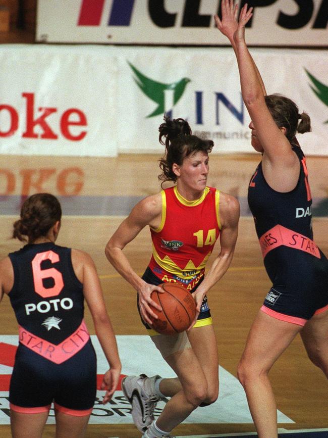 Rachael Sporn in action during an Adelaide Lightning v Sydney Flames WNBL match in 1998.