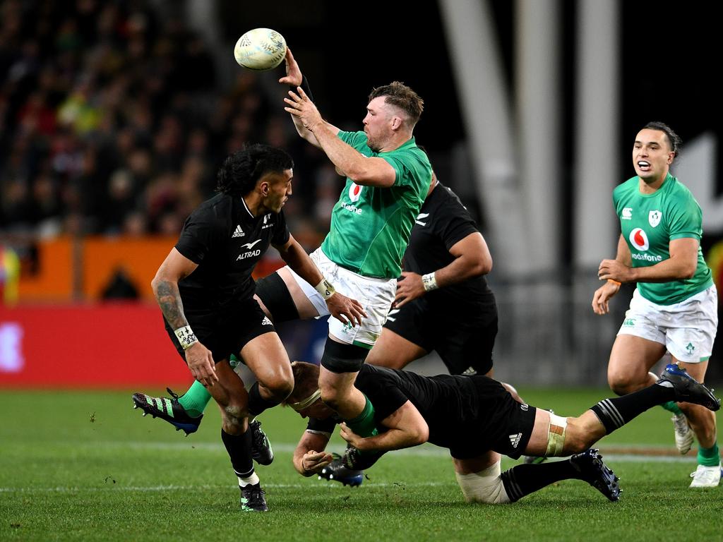 DUNEDIN, NEW ZEALAND - JULY 09: Peter O'Mahony of Ireland passes the ball during the International Test match between the New Zealand All Blacks and Ireland at Forsyth Barr Stadium on July 09, 2022 in Dunedin, New Zealand. (Photo by Joe Allison/Getty Images)