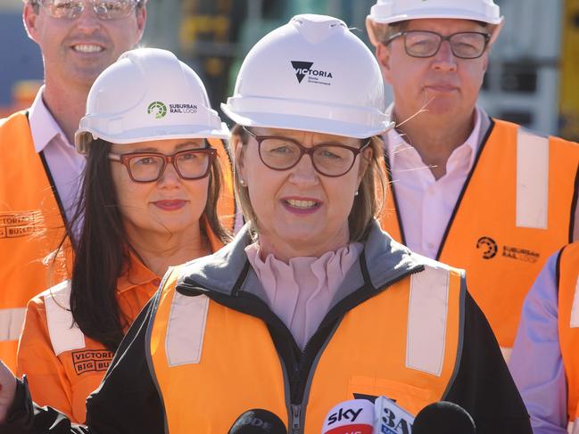 MELBOURNE AUSTRALIA - NewsWire Photos MAY 15 2025: Premier Jacinta Allan and Suburban Rail Loop Minister Harriet Shing are give a press conference at the SRL Clarinda construction site.Picture: NewsWire / Luis Enrique Ascui