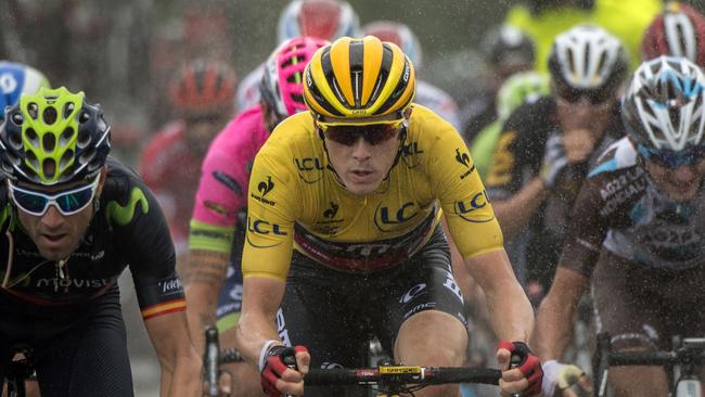 Spain's Alejandro Valverde (L) and Australia's Rohan Dennis, wearing the overall leader's yellow jersey, ride in the pack during the 166 km second stage of the 102nd edition of the Tour de France cycling race on July 5, 2015, between Utrecht and Vrouwenpolder in Zeeland province, The Netherlands. AFP PHOTO / LIONEL BONAVENTURE