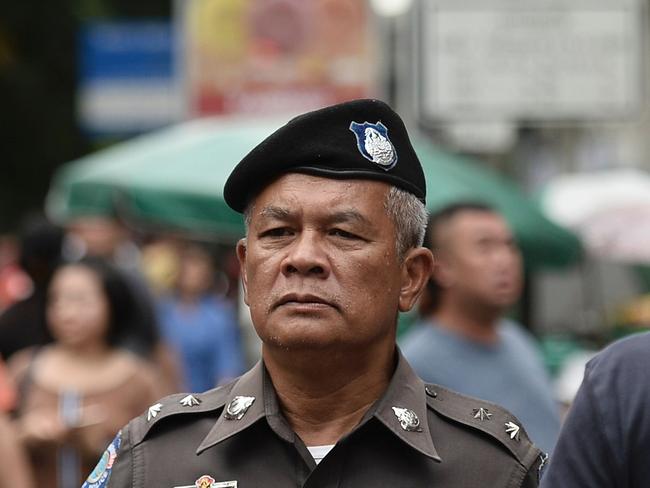 A Thai policeman patrols near the Erawan Shrine, the site of a bombing in August 2015 that left 20 dead and scores injured, in the centre of Bangkok on August 13, 2016 as authorities increase security following a new string of bomb attacks in Thailand. Thai authorities on August 13 hunted for culprits behind the wave of bombings targeting popular holiday destinations, as businesses braced for the economic fallout from the attacks on the crucial tourism industry. / AFP PHOTO / MUNIR UZ ZAMAN